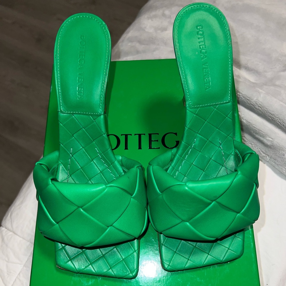 Bottega Veneta Green Women's Sandals